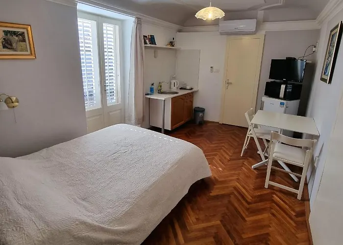 Old Town Garden Room